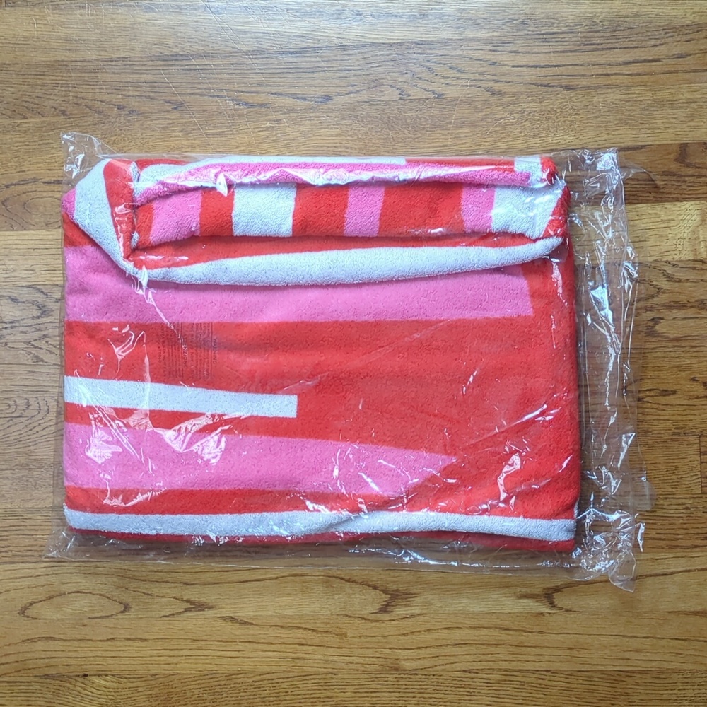 NWT Bottega Veneta Collage Beach Towel Red Pink White Color - Picture 7 of 7